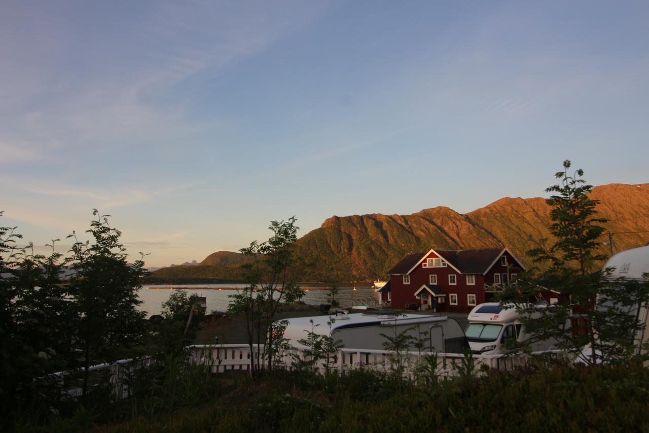 Toftenes Sjohuscamping Alsvag Exterior photo